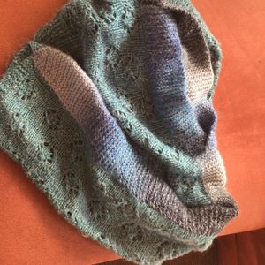 Pullover Schapulero mit Loch- und Zopfmuster