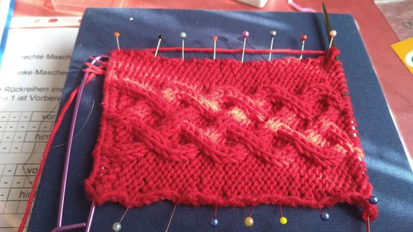 Eulenpostpullover mit keltischem Zopf