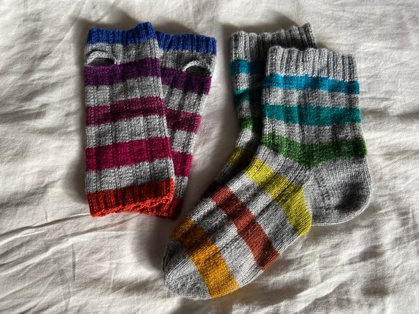 Ringel-Socken und -Stulpen