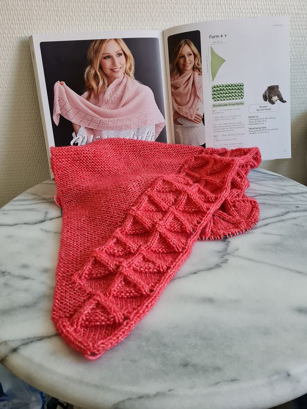 Tuch Blütenduft Buch einfach quer gestrickt von Sylvie Rasch