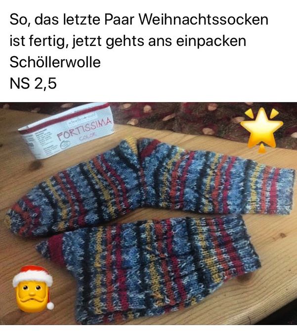 Das letzte Paar Weihnachtssocken ist fertig