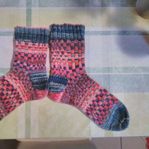 Spacetime curvature Socks