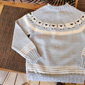 Pullover mit Schafen