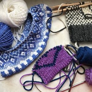 Gestrickte Mützen, Loops und Co.