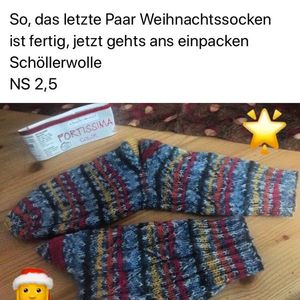 Das letzte Paar Weihnachtssocken ist fertig